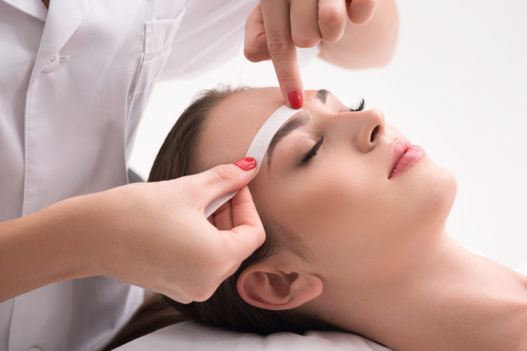 What are the Benefits of Using an Eyebrow Waxing Kit For Your Brow Wax